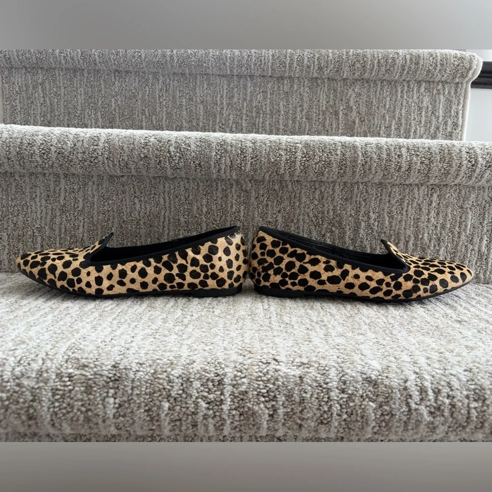 Clarks Somerset Collection Chia Milly leopard print slip-on loafers. Size 8.5.